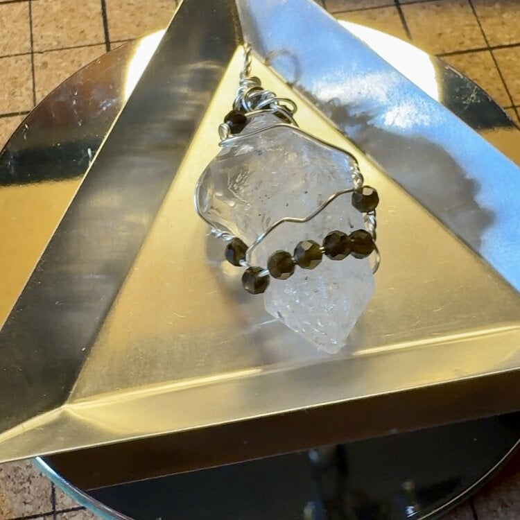 May 1, SAT. 2-4pm Wire & Bead Wrapped Crystal Class