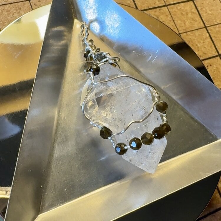 May 1, SAT. 2-4pm Wire & Bead Wrapped Crystal Class