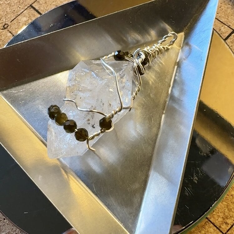 May 1, SAT. 2-4pm Wire & Bead Wrapped Crystal Class