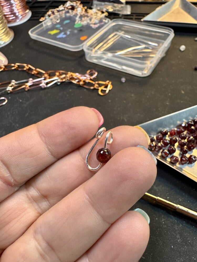 Apr. 11 SAT 10:30-1pm  Beaded  Wire "U" Chain Bracelet Class