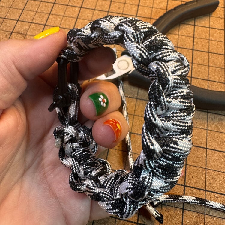 Jun.  21, SUN  11:30-12:30pm Father's Day Paracord Survival Bracelet Class