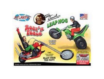 1/32 Tom Daniel's Roar 'N Peace Motorcycle & Leap Hog 3-Wheeler (Snap) Kit   AAN6600