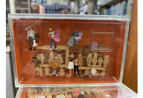 Preiser 10305 HO Fashion Boutique Shoppers Figures (Set of 6), HO 1:87