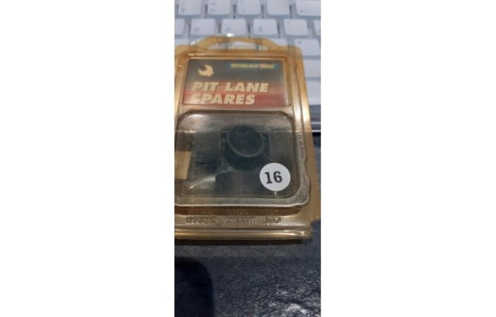 PIT LANE SPARES TYRES CALIBRA/MERC 16   C8086