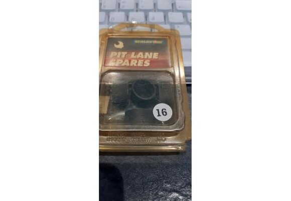 PIT LANE SPARES TYRES CALIBRA/MERC 16   C8086