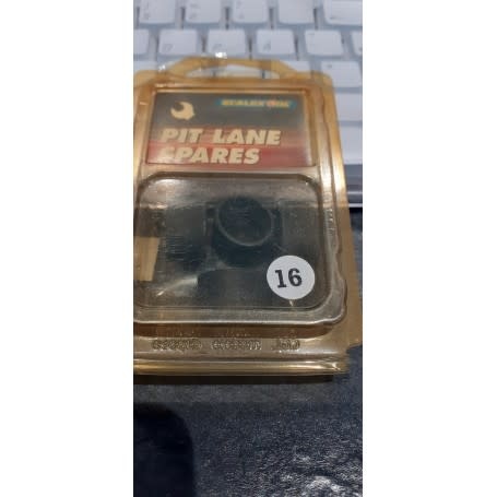 PIT LANE SPARES TYRES CALIBRA/MERC 16   C8086