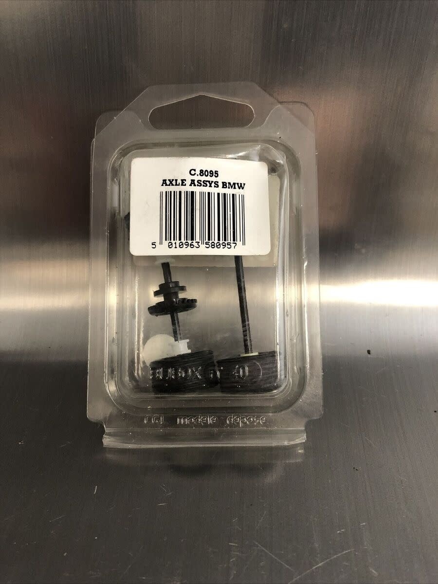 PIT LANE SPARES AXLE ASSYS ALFA 19  C8089