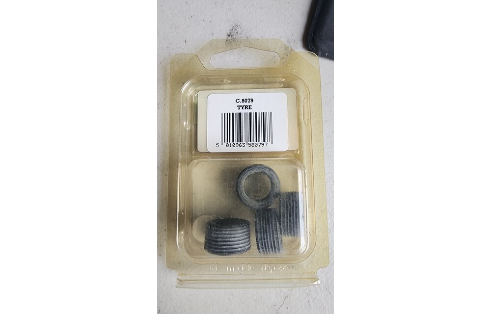 PIT LANE SPARES TYRE  9 C8079