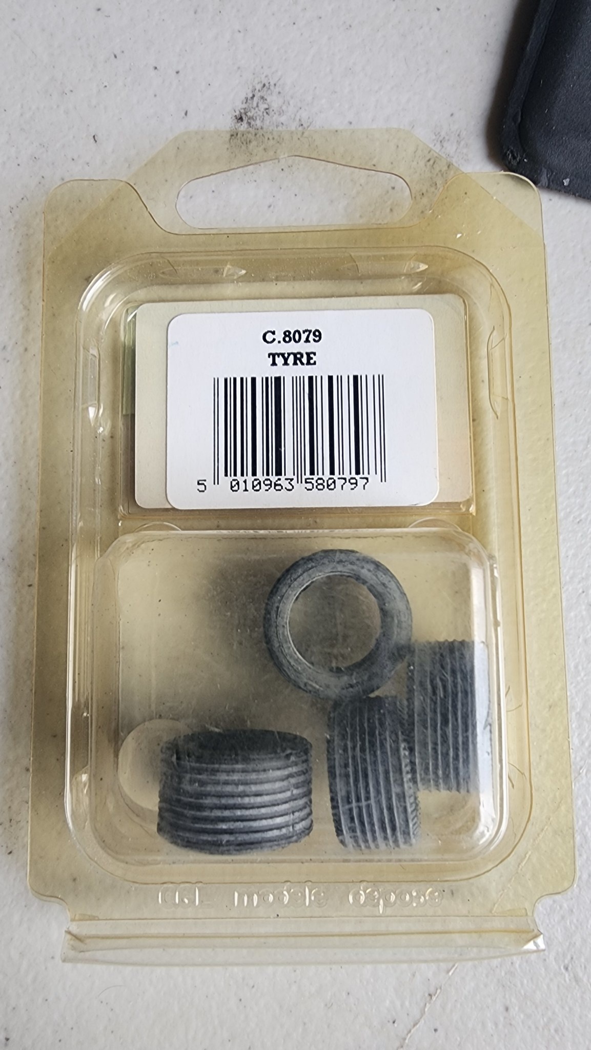 PIT LANE SPARES TYRE  9 C8079