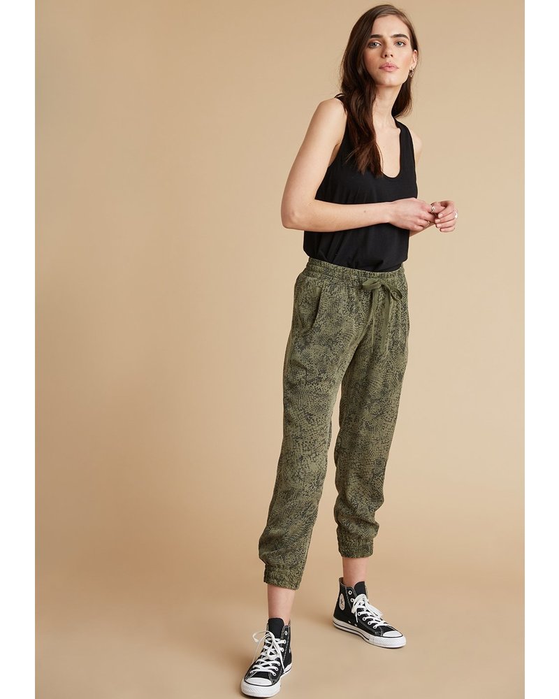 bella dahl easy jogger