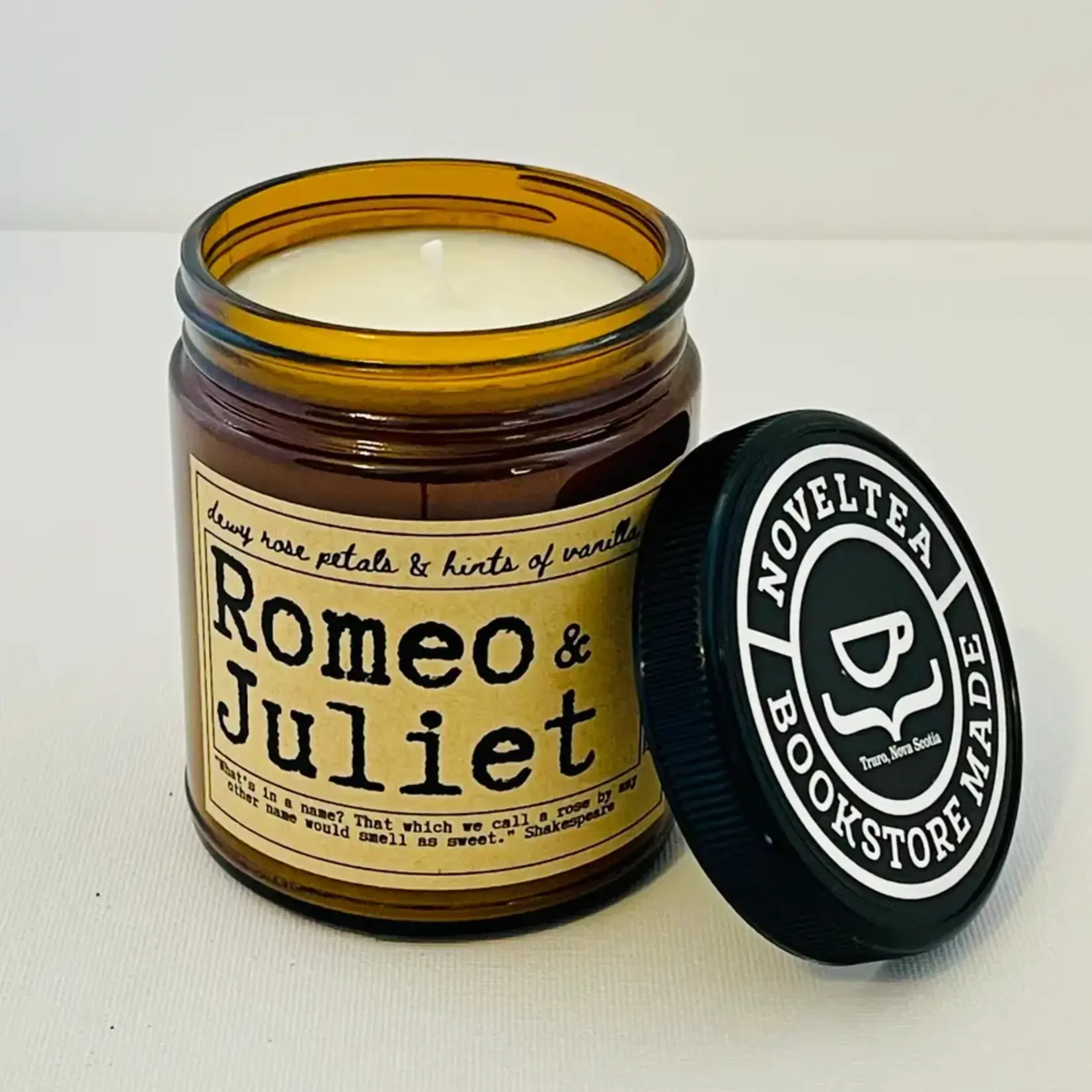NovelTea Bookstore & gifts Romeo and Juliet - Rose Scented Candle