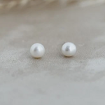 Glee Baby Pearl Studs, white