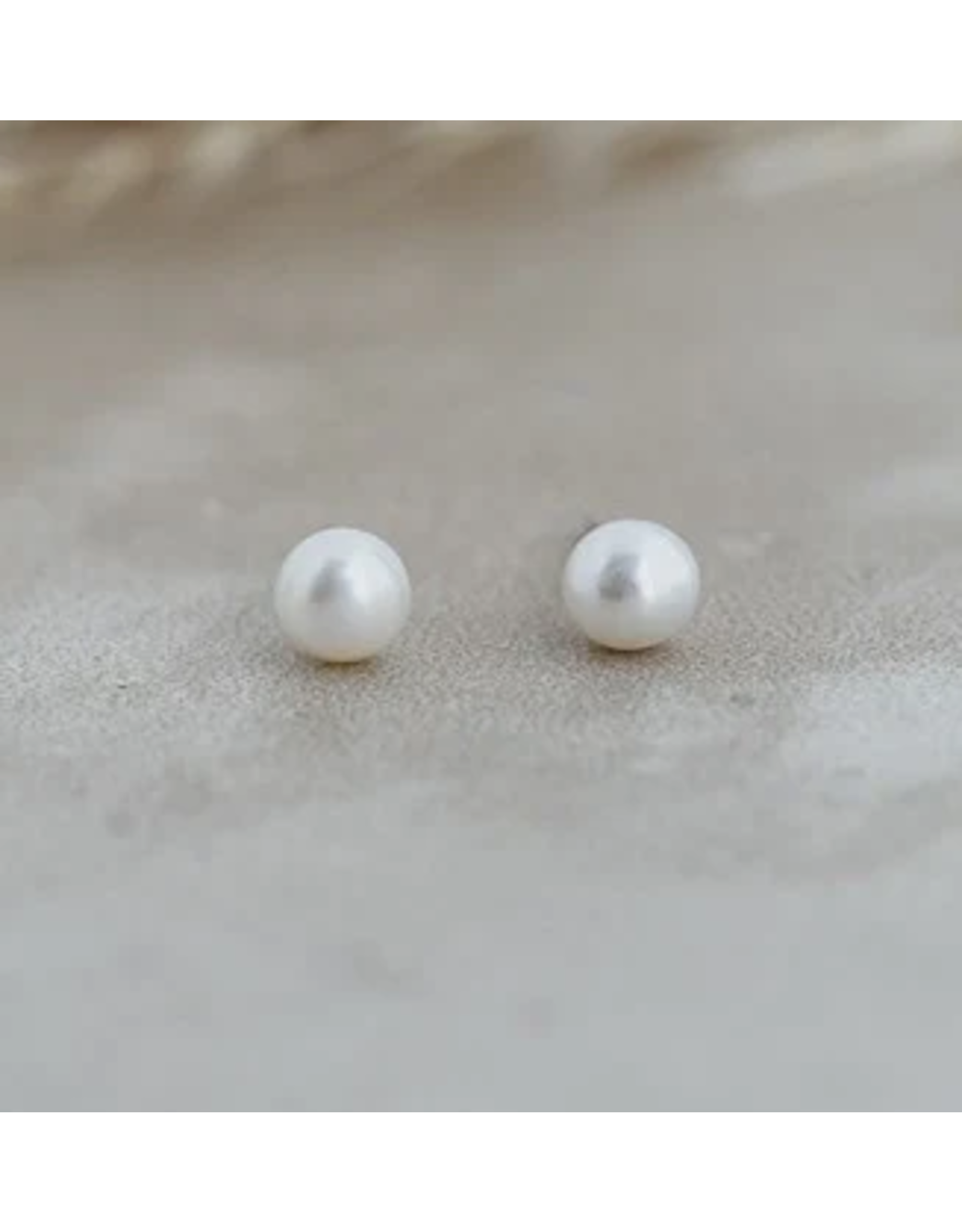 Glee Baby Pearl Studs, white