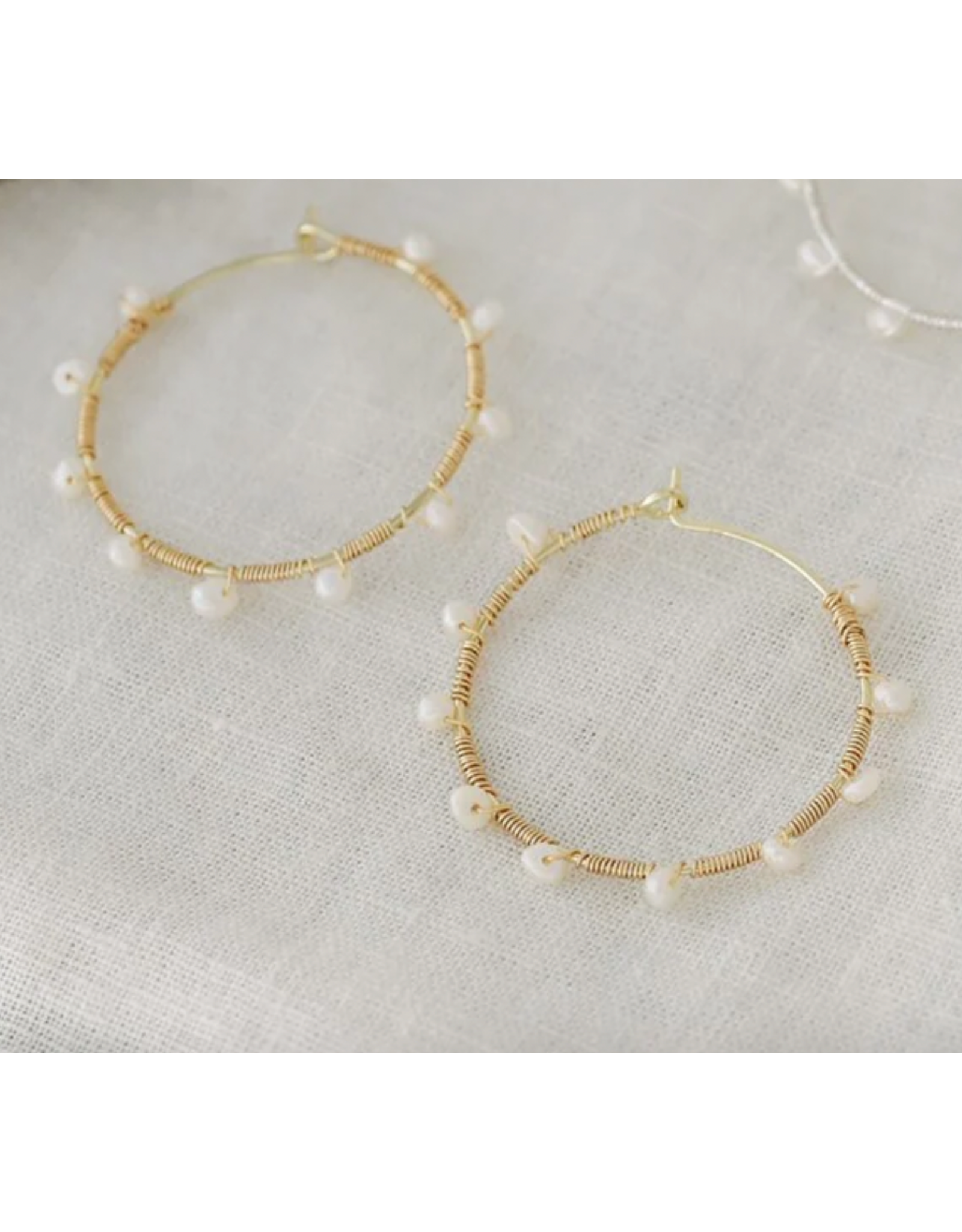 Glee Jolie Hoops, gold/white pearl