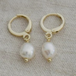 Glee Bitsy Hoops, gold/white pearl