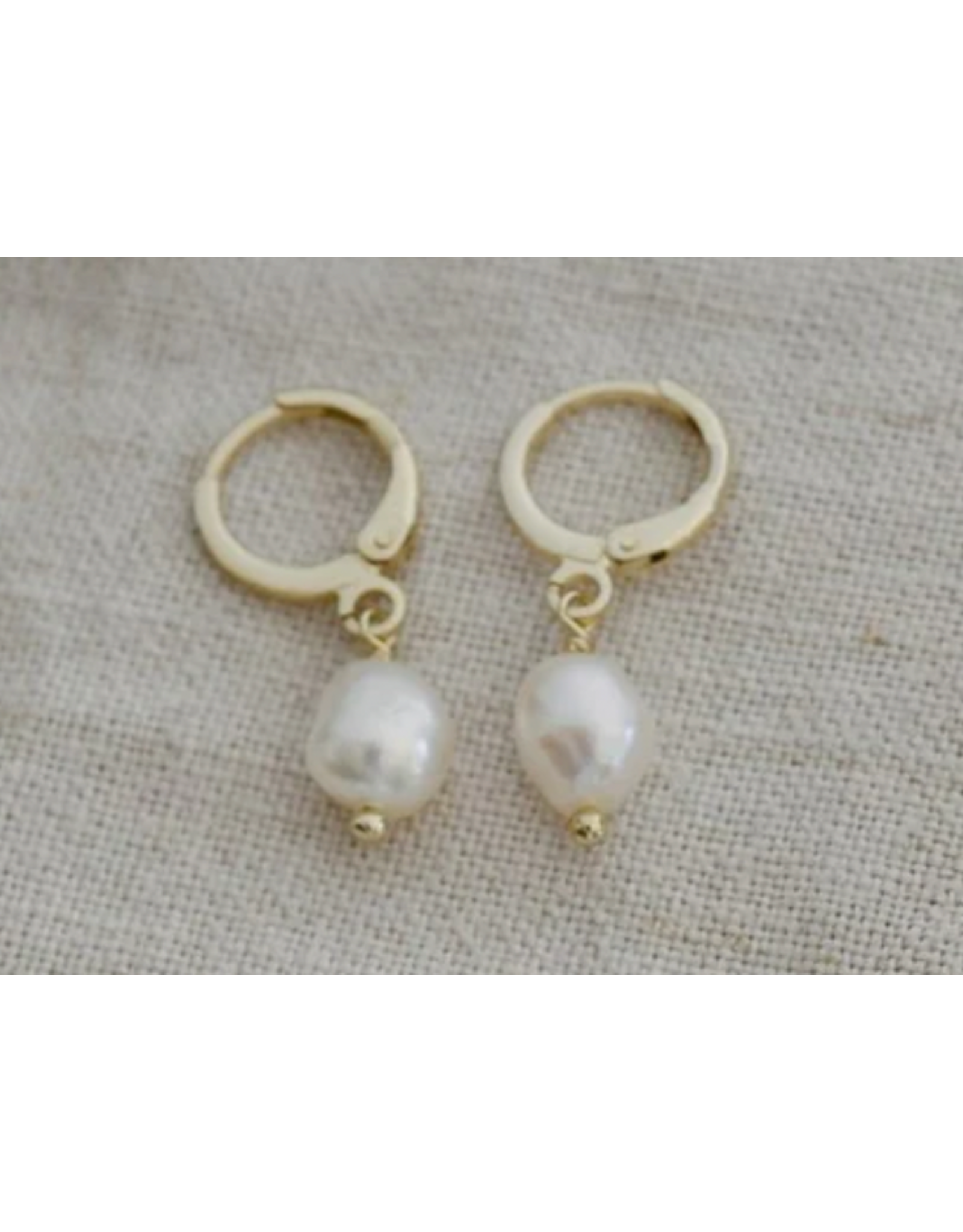 Glee Bitsy Hoops, gold/white pearl