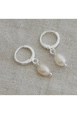 Glee Bitsy Hoops, gold/white pearl