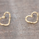 Glee Amore Studs, gold