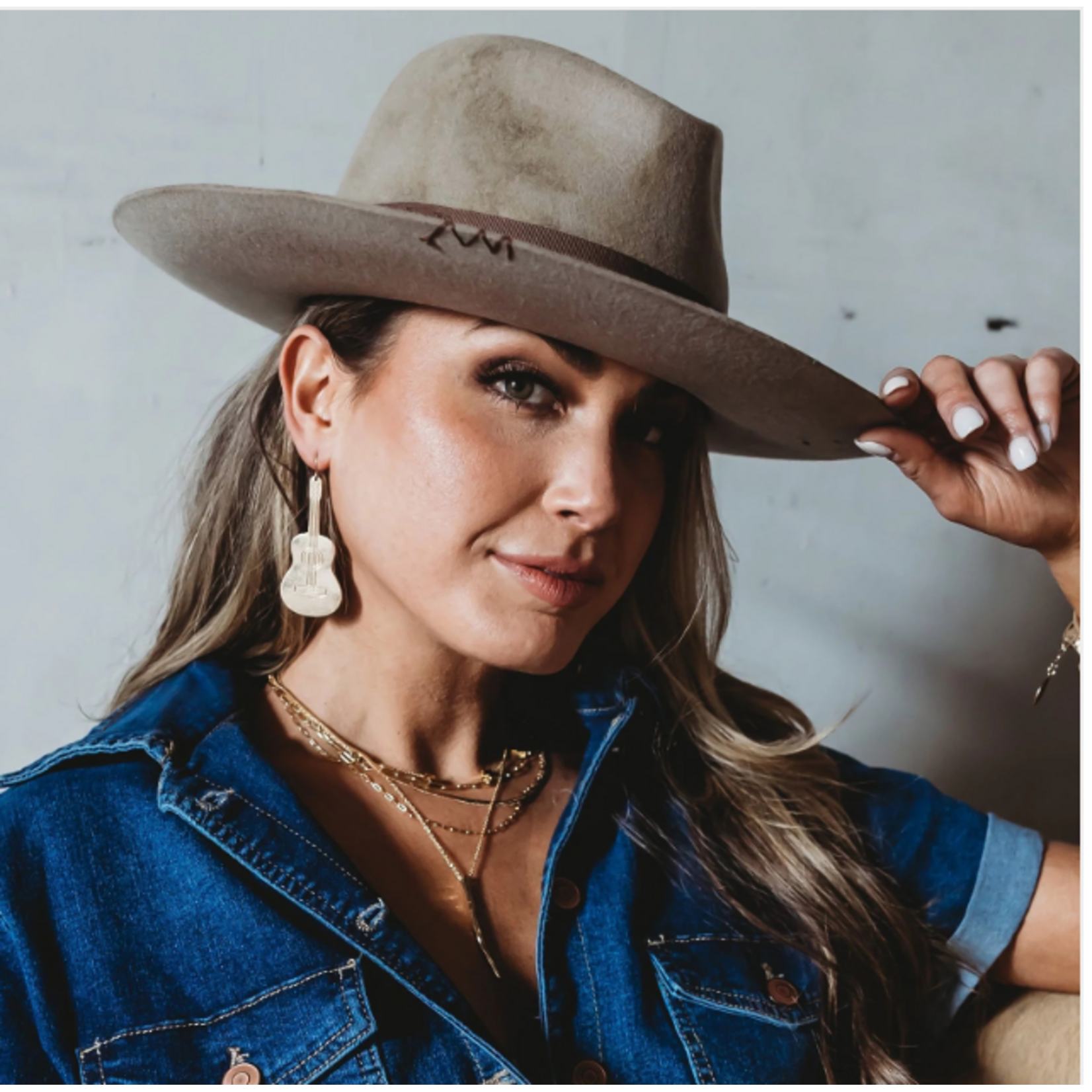 Leslie Curtis Jewelry Designs Cash Earrings, gold