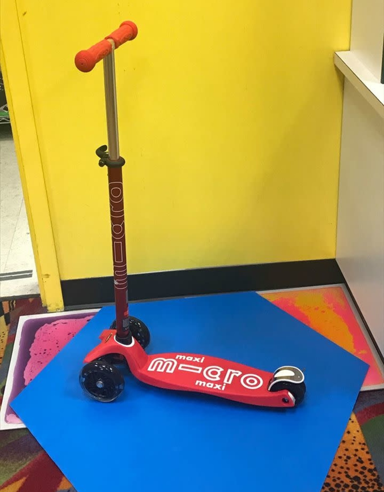 MICROSCOOTER MAXI MICRO LED RED SCOOTER