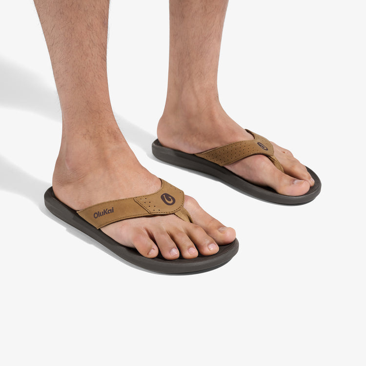 OluKai Men's Pili Sandal