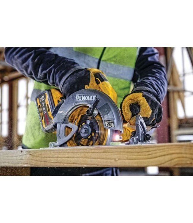 DEWALT Ensemble de scie circulaire sans fil et sans balais de 7 1/4 po 60 V MAX* FLEXVOLT(R) avec frein DCS578X2