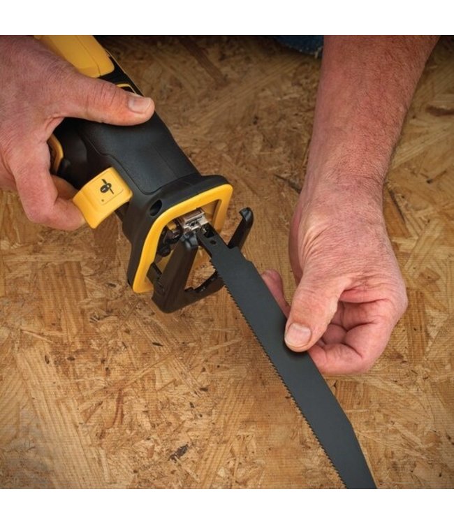 DEWALT Scie alternative compacte sans balais 20 V MAX* XR(R) DCS367B