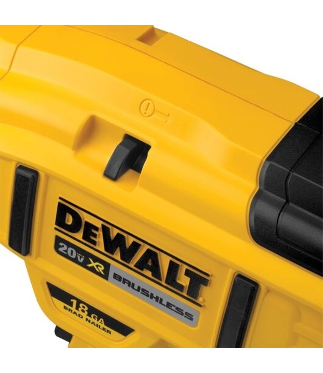 DEWALT Cloueuse de finition sans fil 20 V MAX* XR(R)  DCN680B