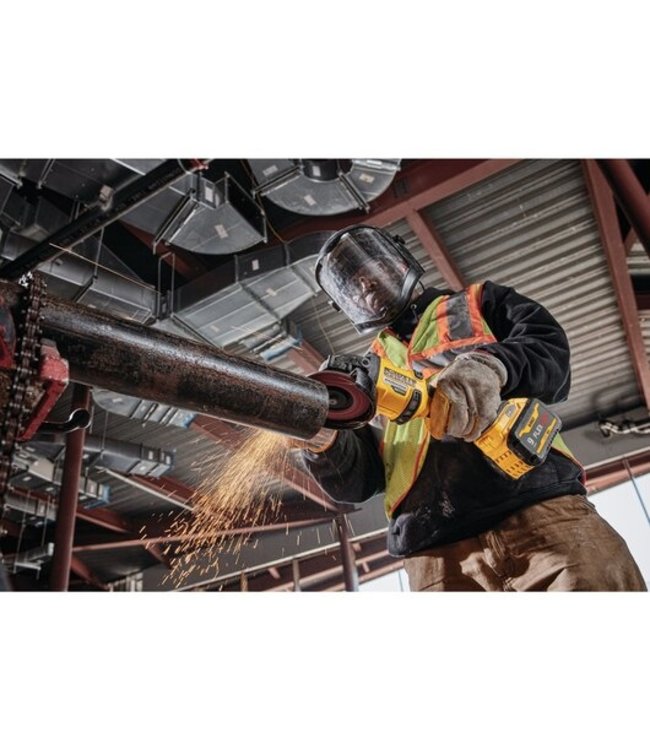 DEWALT Ensemble de meuleuse FLEXVOLT® sans fil et sans balai de 4 1/2  à 6 po avec frein antirebond, batterie 60 V MAX DCG418X2