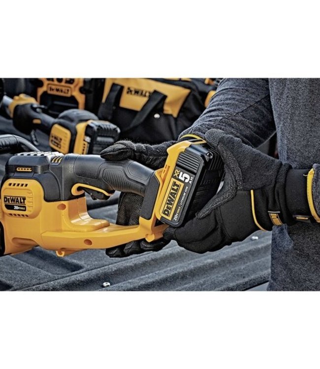DEWALT Taille-haie 20 V MAX* aux ions de lithium de 22 po DCHT820B