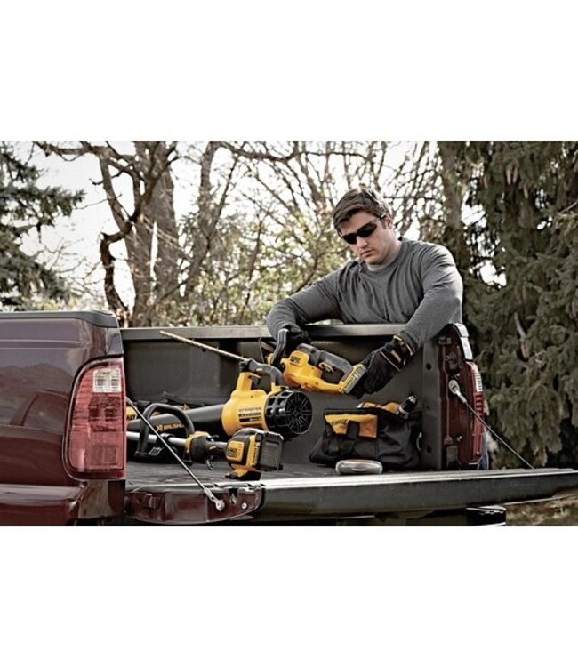 DEWALT Taille-haie 20 V MAX* aux ions de lithium de 22 po DCHT820B