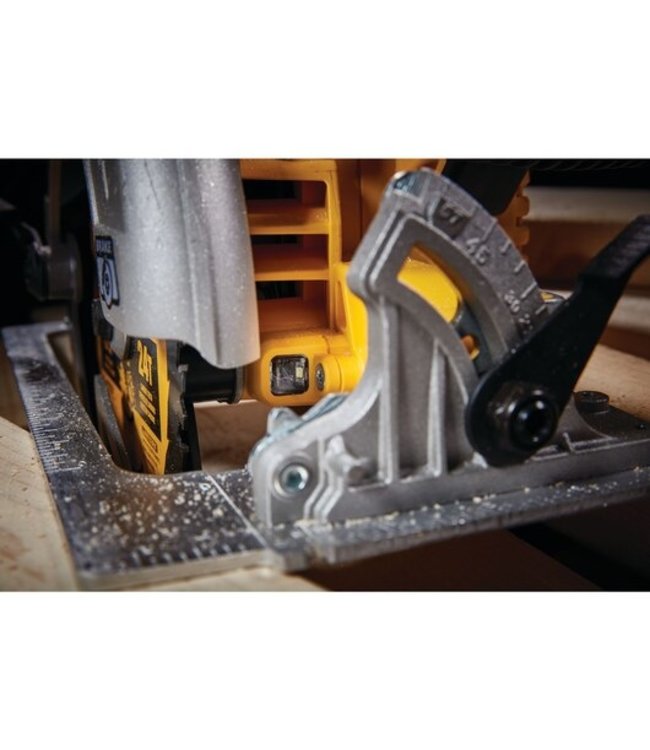 DEWALT Scie circulaire FVA 20V MAX, 7 1/4 PO DCS573B