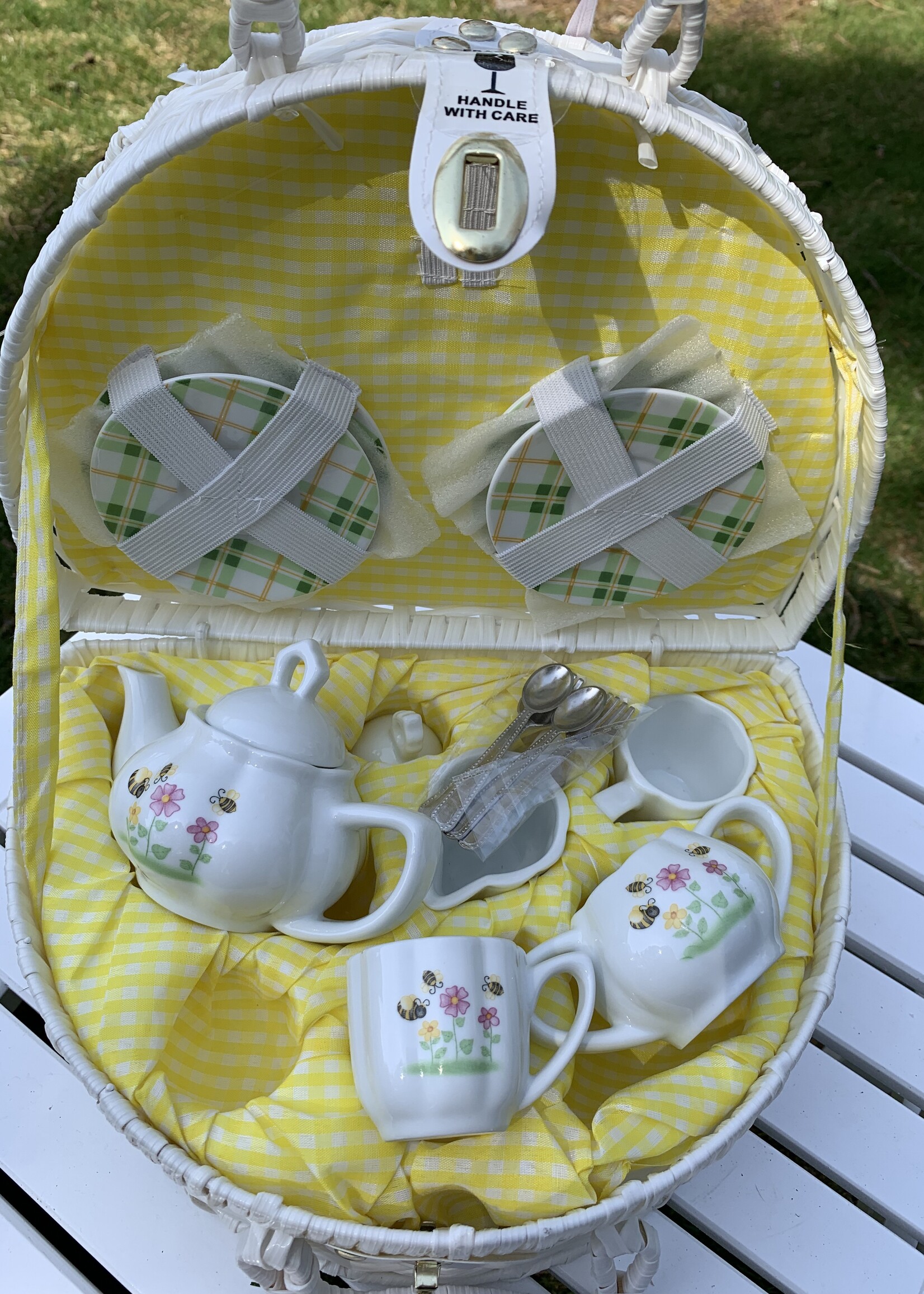 CHILDREN'S BEE BUZZ CERAMIC TEA SET