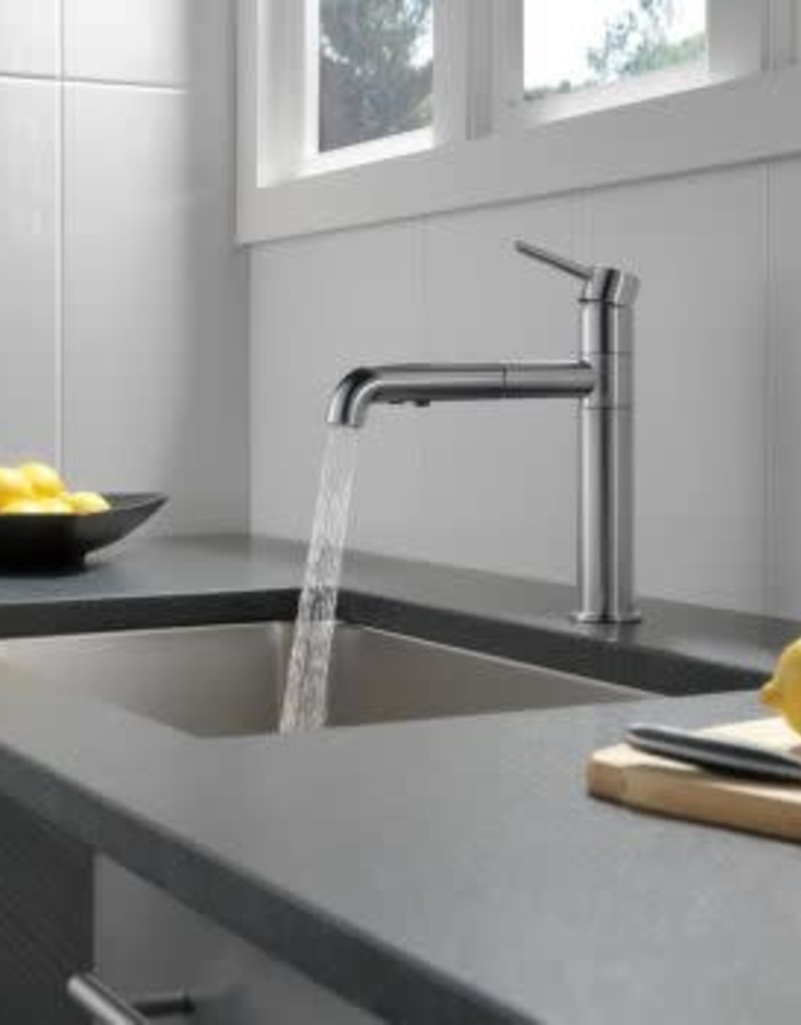 Delta DELTA TRINSIC PULL OUT KITCHEN FAUCET STAINLESS