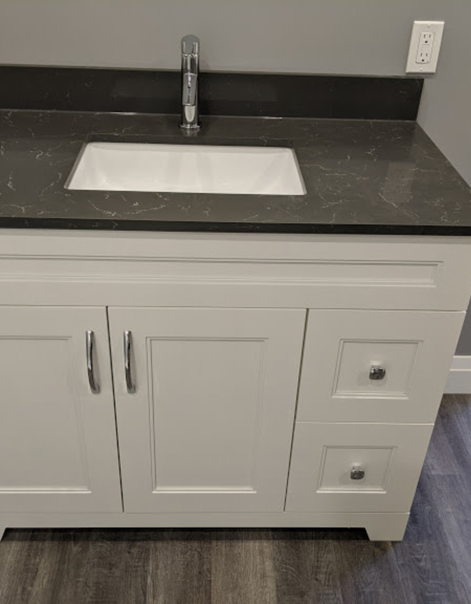 Classic Brand 42" Vanity w Quartz Top and Sink Ck Tubs and Taps