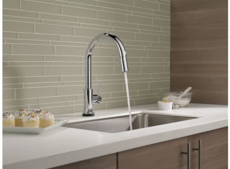 Delta Trinsic Kitchen Faucet  w Touch