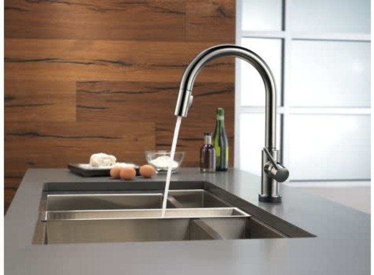 Delta Trinsic Kitchen Faucet  w Touch