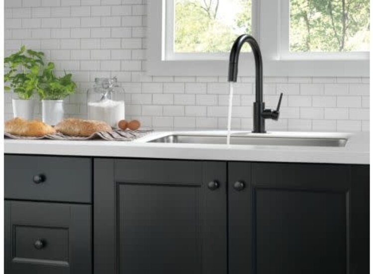 Delta Trinsic Pull DOWN Kitchen Faucet