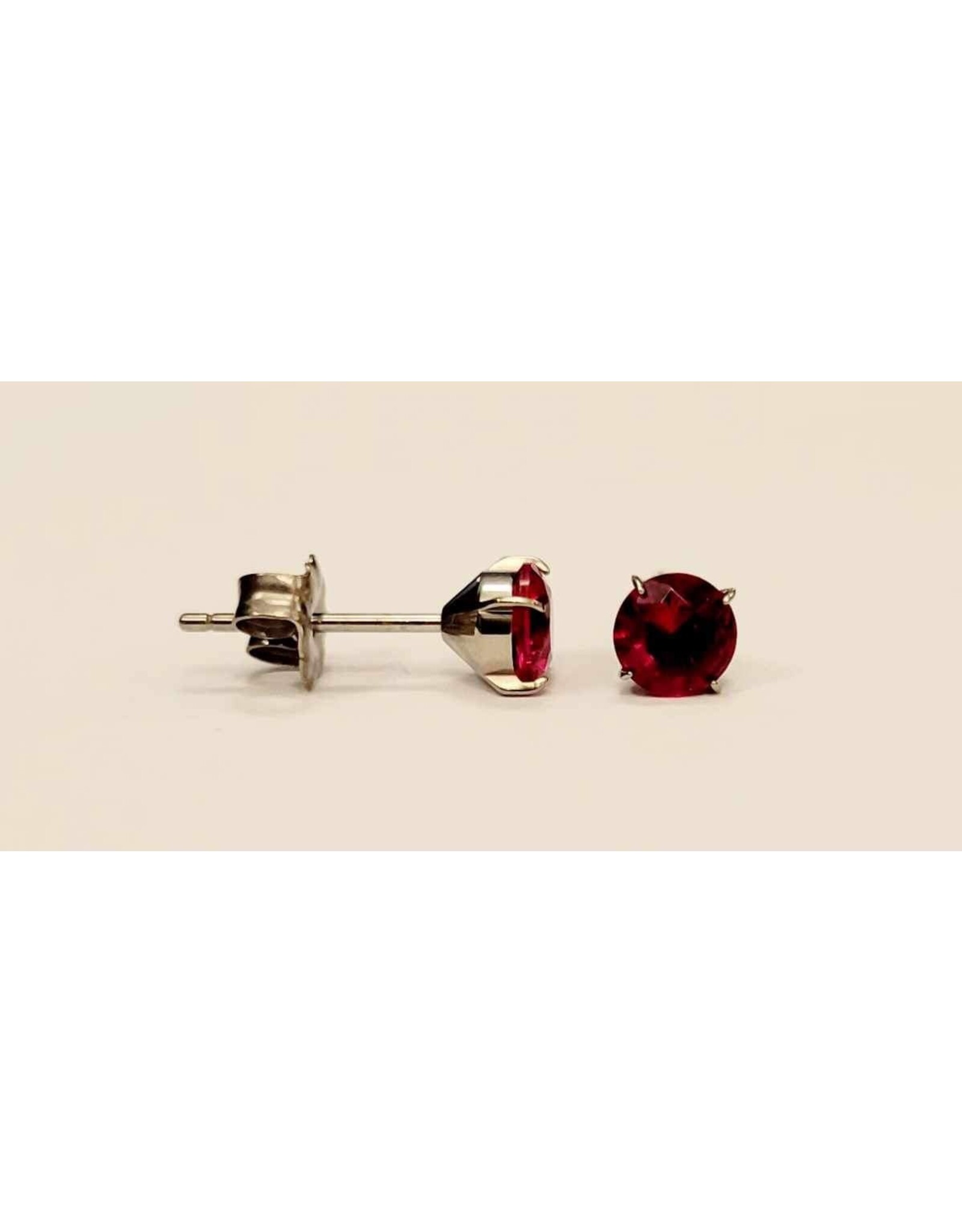 Boucle d'oreille à Papillon Griffée Titanium
