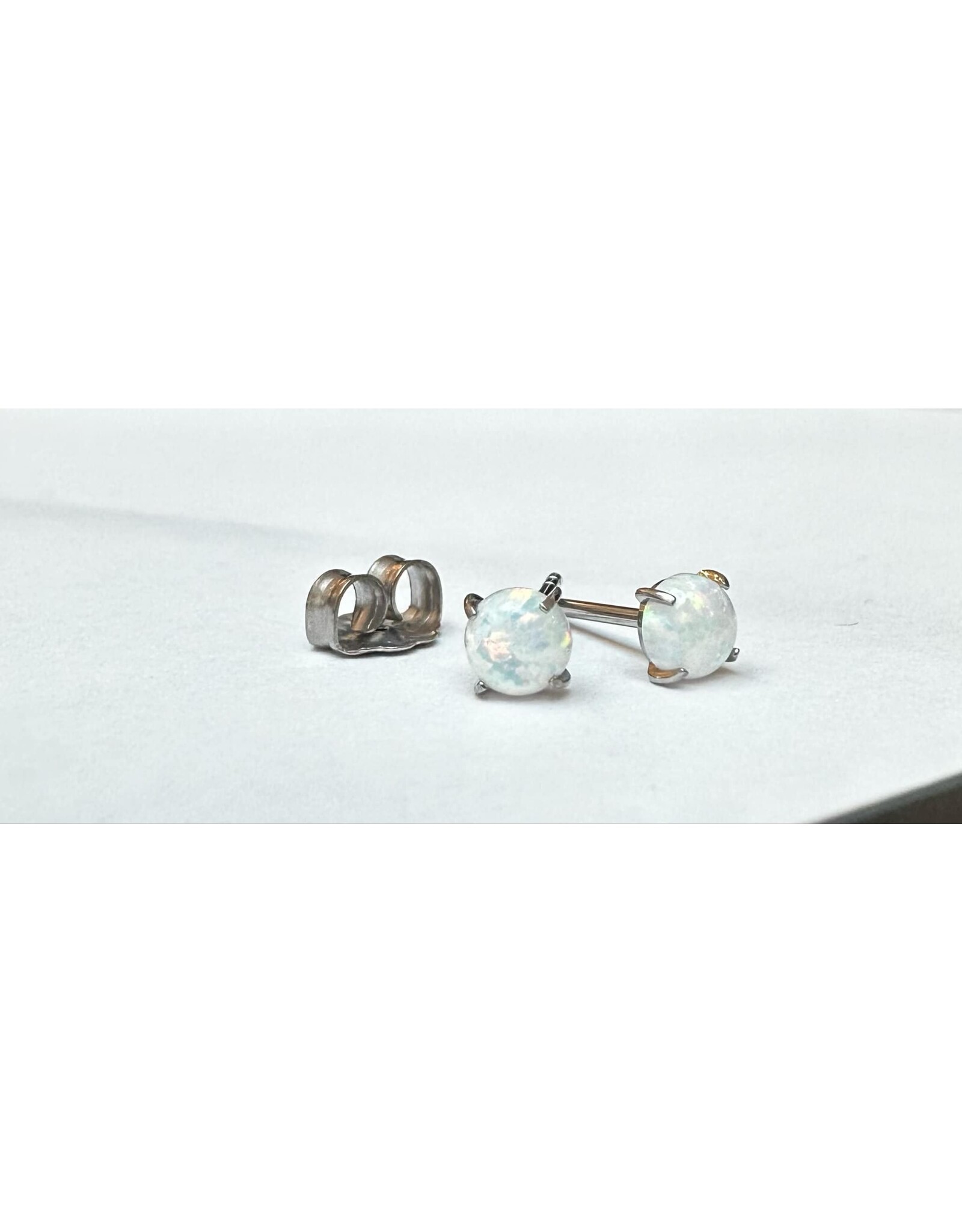 Boucle d'oreille à Papillon Titanium Opale