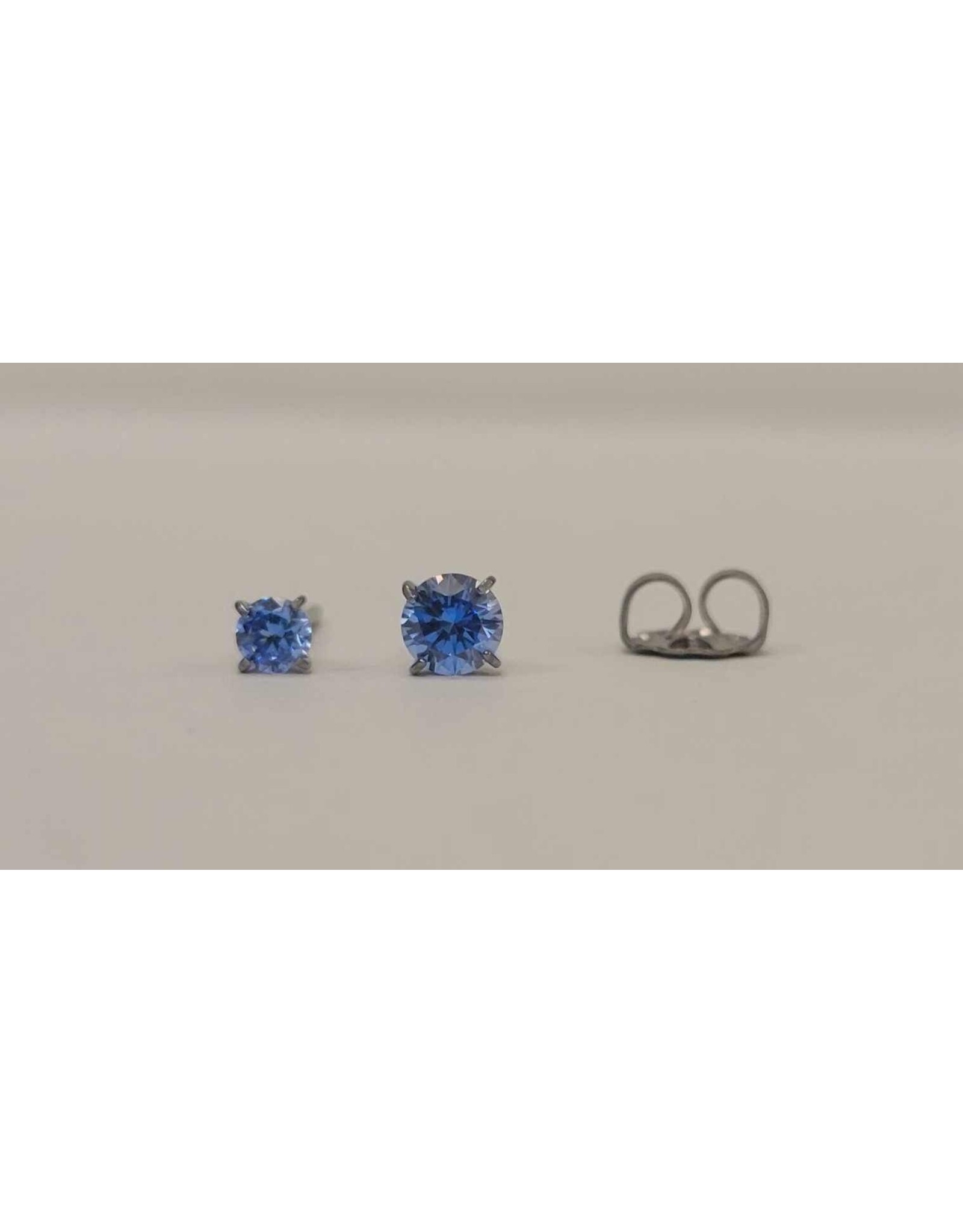 Boucle d'oreille à Papillon Griffée Titanium
