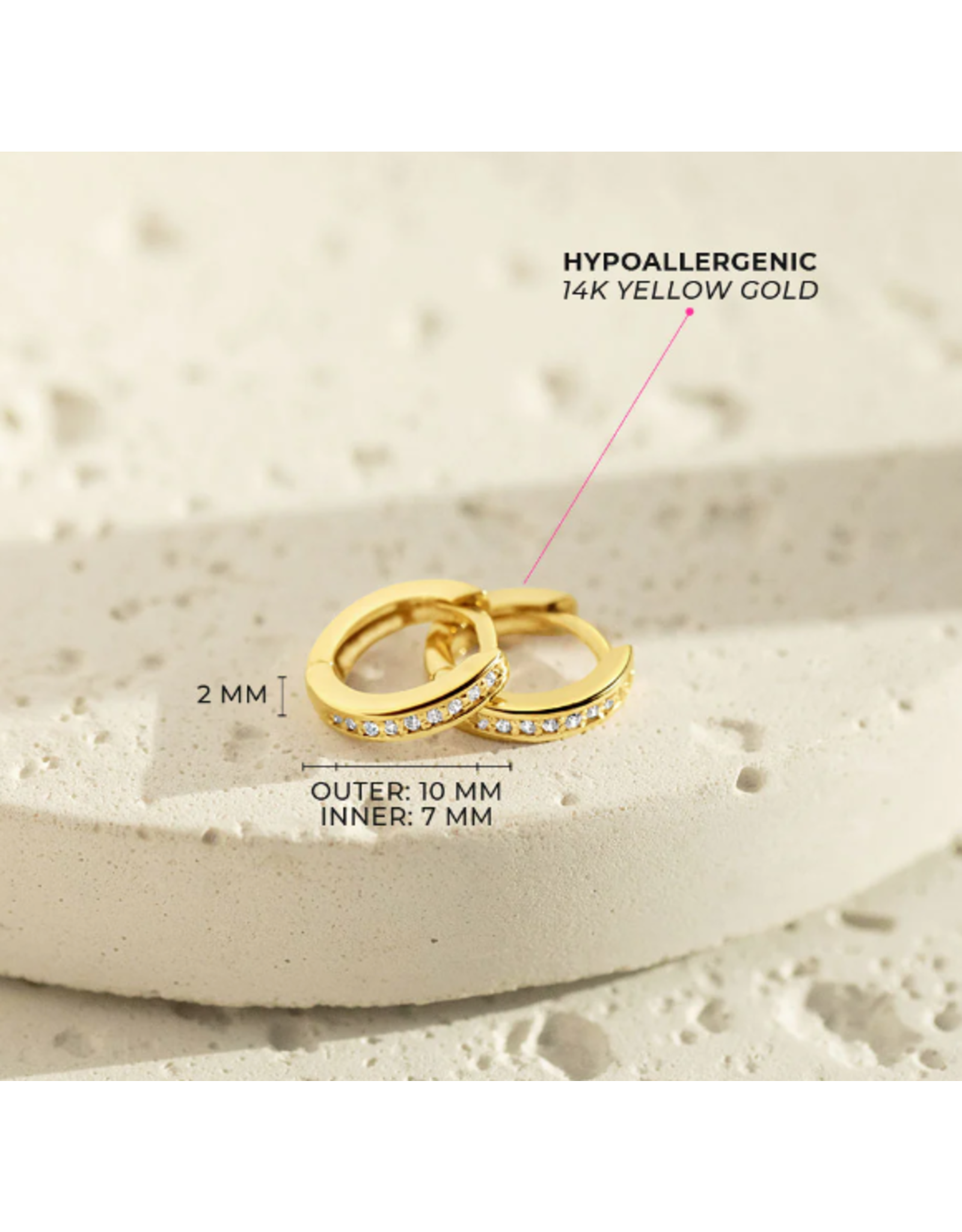 Or 14K Huggies carré avec Zircons en Or Jaune 14K 7mm