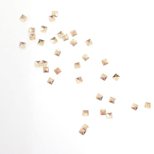 Bemi Beauty Box Pyramid Studs Rose Gold 3MM Bemi Beauty Box Pyramid Studs Rose Gold 3MM