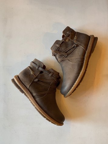 born shoes and boots