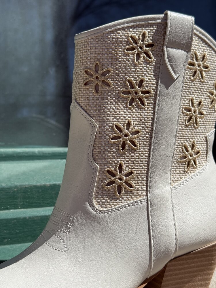 Oasis Society Della Cowboy Boot