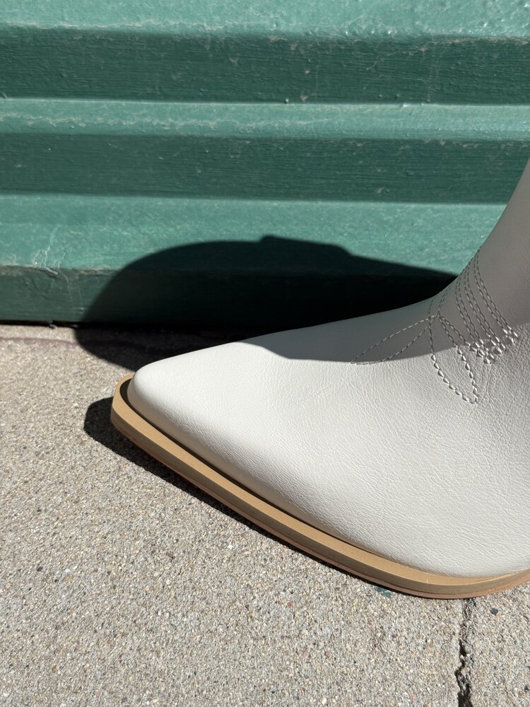 Oasis Society Della Cowboy Boot