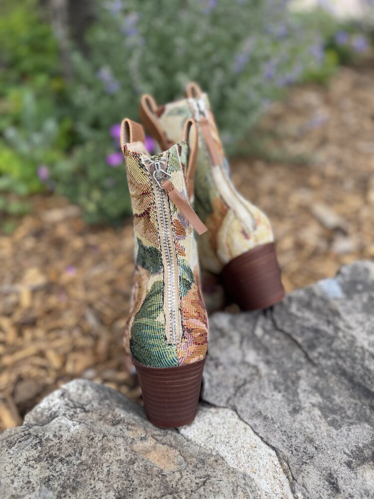 Oasis Society Kaiya Floral CGB