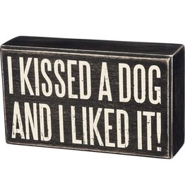 PRIMITIVES BY KATHY PET LOVER BLOCK SIGNS KISSED A DOG AND LIKED IT