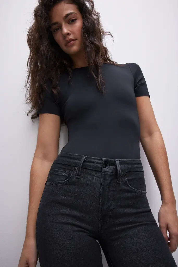 Good American Soft-Tech Good Legs Straight Jeans