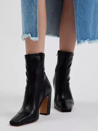 Steve Madden Vinka Bootie